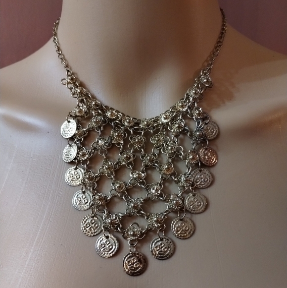 unbranded Jewelry - New dangling women's jewelry necklace